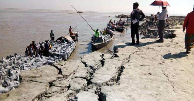 সিরাজগঞ্জে ক্রসবার বাঁধের লাঞ্চিং অ্যাপ্রোনে ধস