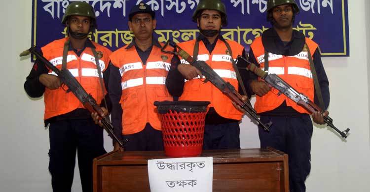 খুলনায় দুটি তক্ষক উদ্ধার