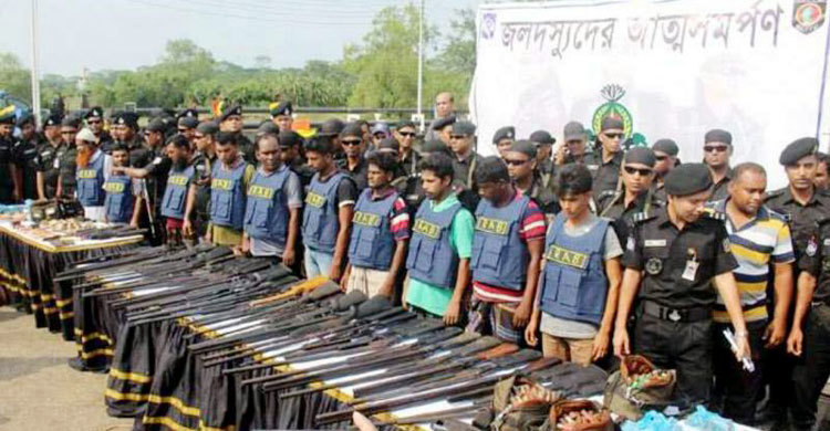 ৫৪ জলদস্যুর জামিন