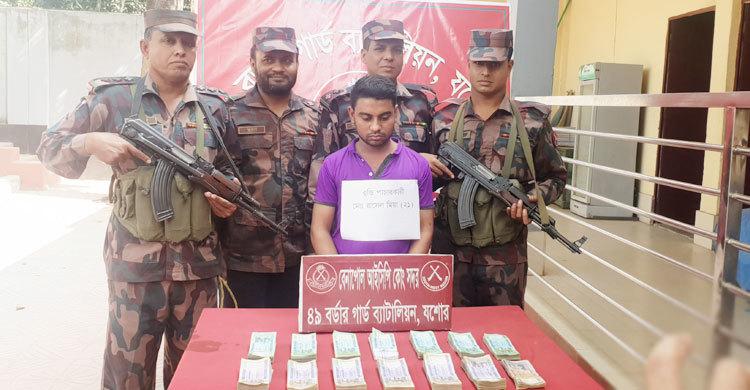 ১০ লাখ হুন্ডির টাকাসহ পাচারকারী আটক