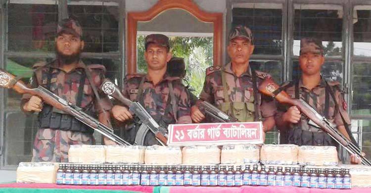 ফেনসিডিলের বস্তা ফেলে পালালো চোরাকারবারীরা