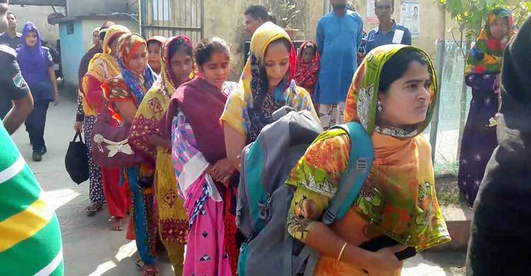 অবৈধভাবে ভারতে যাওয়ার পথে ২৪ বাংলাদেশি আটক