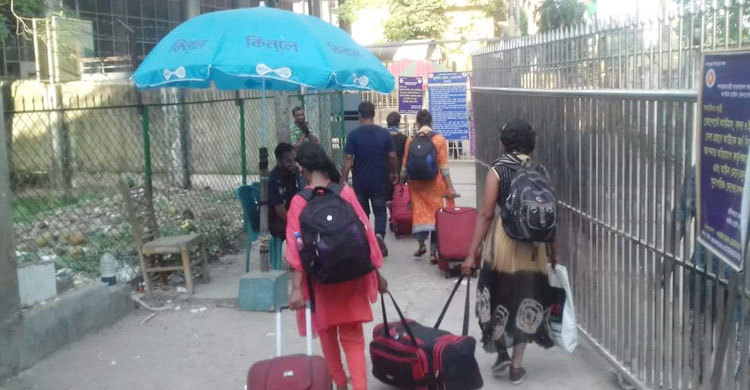 দেশে ফিরল ভারতে পাচার হওয়া ৪ তরুণী