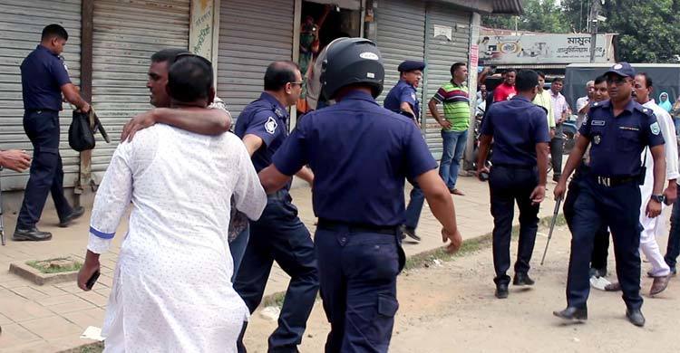 ঠাকুরগাঁওয়ে বিএনপির কর্মসূচিতে পুলিশের লাঠিচার্জ