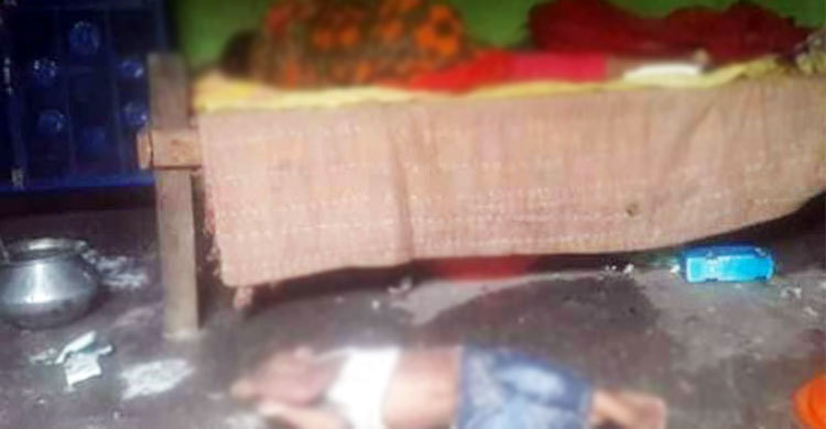 সন্তানের মুখে বিষ দিয়ে মাও খেলেন বিষ