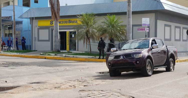 Bank robbery shootout in Brazil kills 14