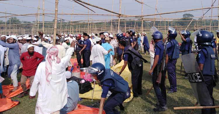 চাঁদপুরে শুধু মোনাজাতেই শেষ হলো ইজতেমা
