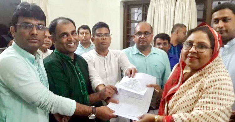 মনোনয়ন নিলেন চুমকি