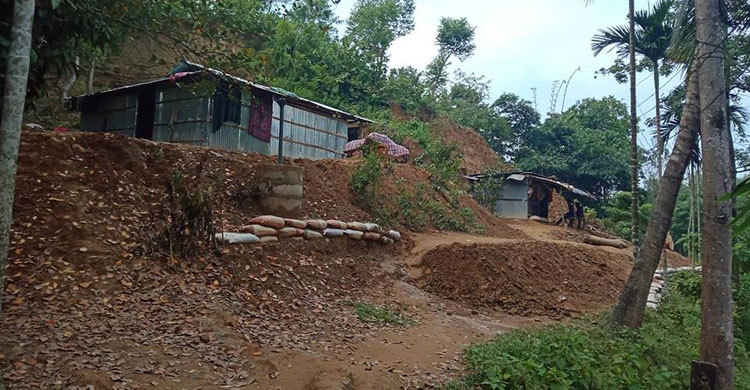 পাহাড় কাটার দায়ে দুইজনকে ৪০ হাজার টাকা জরিমানা