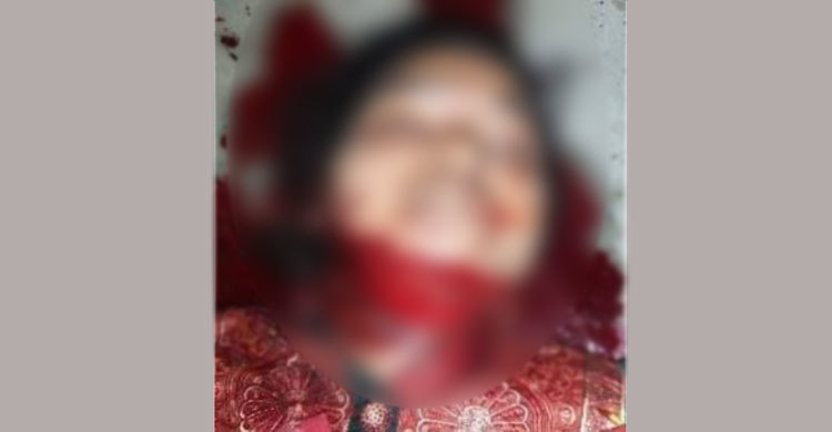 রক্তের স্রোত দেখে অজ্ঞান মা