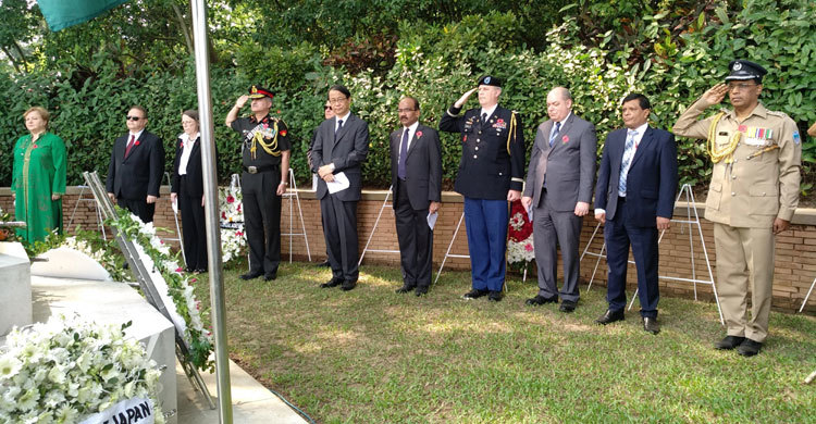 কুমিল্লার ওয়ার সিমেট্রিতে শ্রদ্ধা জানালেন ১০ দেশের রাষ্ট্রদূত