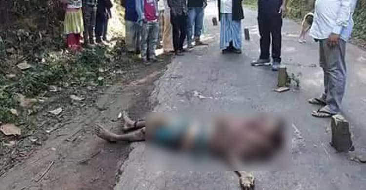 রাস্তার ওপর রক্তাক্ত লাশ