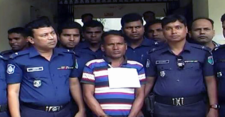 ২২ হাজার ডলারসহ ধরা পড়লো যুবক