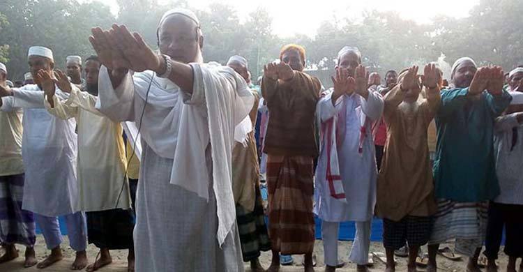 দিনাজপুরে খরায় পুড়ছে ফসল, ইস্তিসকার নামাজ আদায়