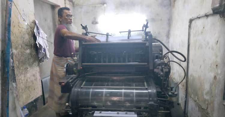 প্রস্তুত প্রিন্টিং প্রেস ও মাইক ব্যবসায়ীরা