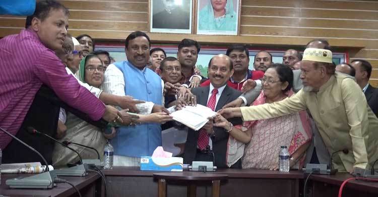 ফেনীতে নিজাম হাজারীসহ মহাজোট প্রার্থীদের মনোনয়নপত্র জমা