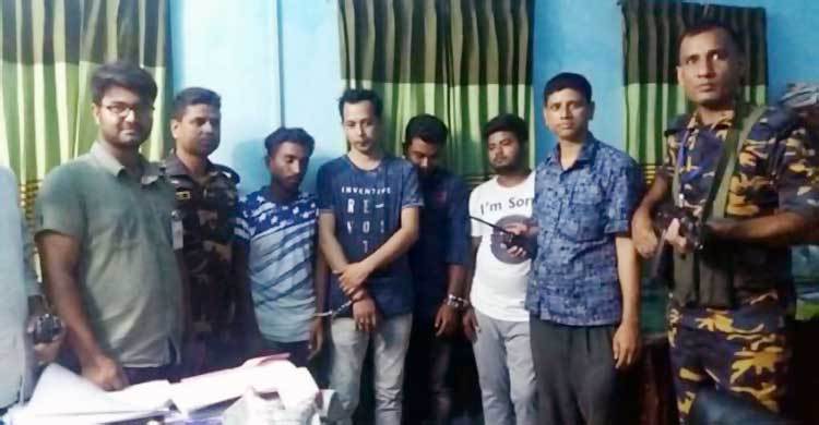 প্রাইভেটকারে মিলল ১০ হাজার ইয়াবা, আটক ৪