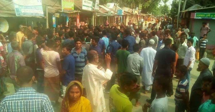 স্পিড ব্রেকারের দাবিতে সড়ক অবরোধ