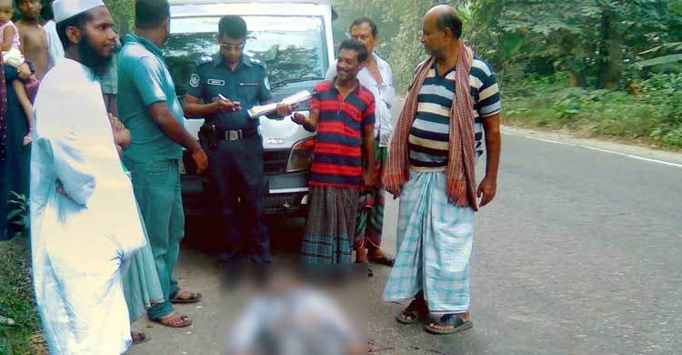 রাস্তায় লাশ, মোটরসাইকেল বাইরে