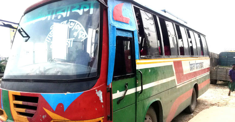 শ্রীপুরে পৃথক সড়ক দুর্ঘটনায় নিহত ২