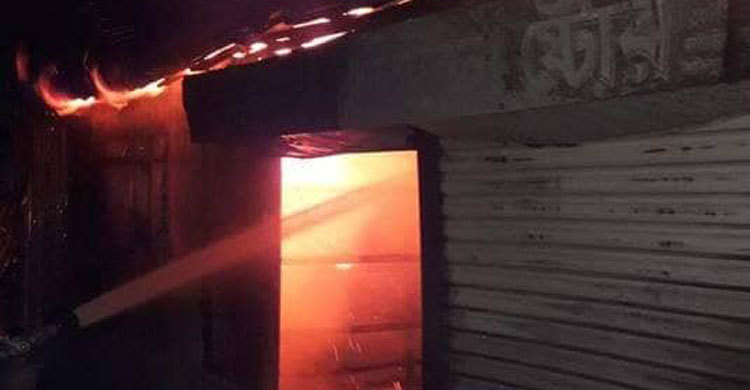 গাজীপুরে আগুনে পুড়েছে ১৬ বসতঘর