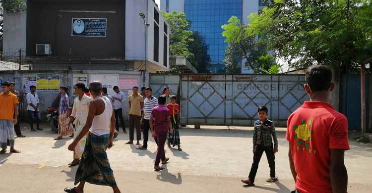 গাজীপুরে শ্রমিক মারধরের ঘটনায় বিক্ষোভ, কর্মকর্তা বরখাস্ত