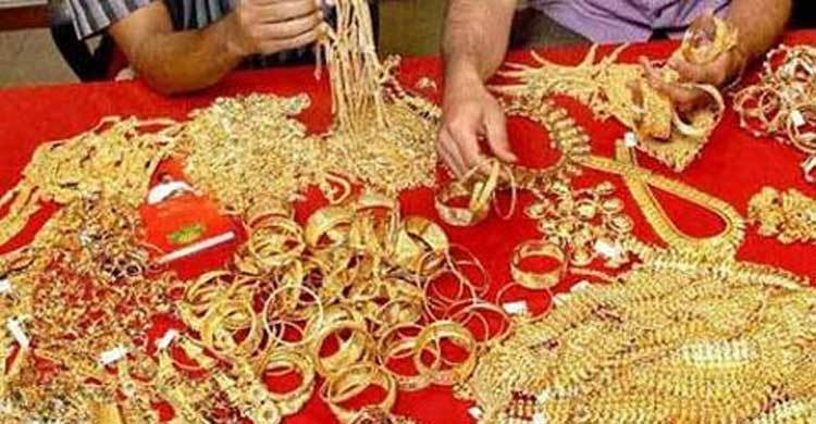 মাটি খুঁড়তেই মিলল ১৪১ ভরি স্বর্ণালংকার