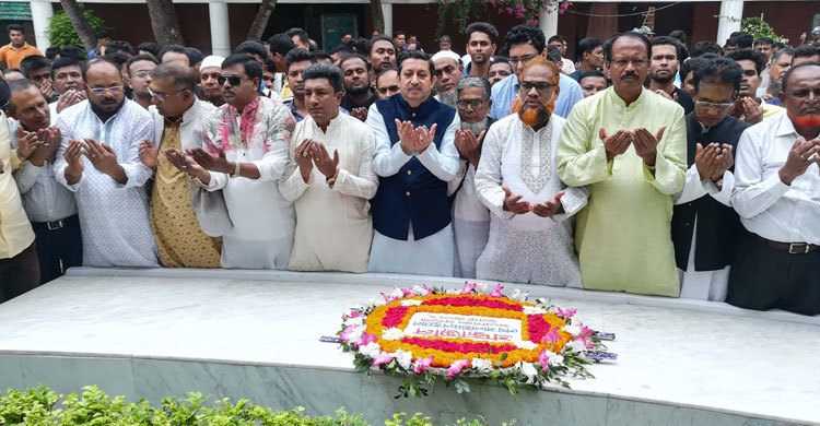 বঙ্গবন্ধুর ভ্রাতুষ্পুত্রকে ফুলের নৌকা দিয়ে বরণ