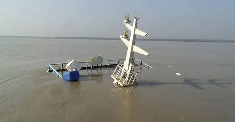 চাঁদপুরে জাহাজডুবি, দুইজন নিখোঁজ