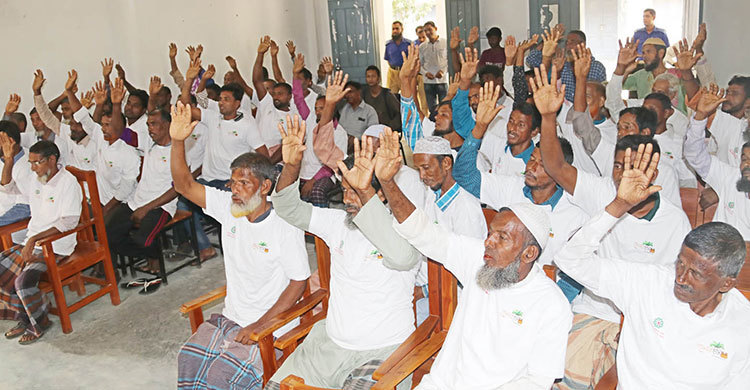খেজুরের নির্ভেজাল গুড়-পাটালি উৎপাদনে শপথ নিলেন গাছিরা