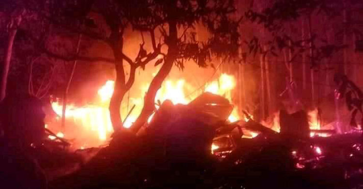 গ্যাস সিলিন্ডার বিস্ফোরণে ১১ ঘর ভস্মীভূত