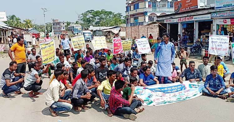 কুয়াকাটা ছাত্রলীগের পদবঞ্চিতদের বিক্ষোভ, সড়ক অবরোধ