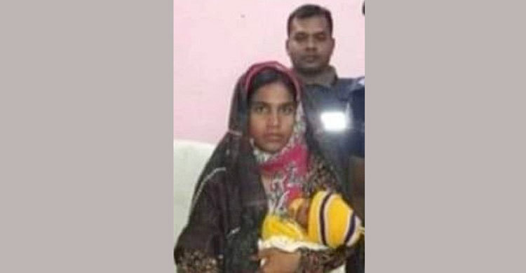 বিক্রি করা মেয়েকে নিয়ে থানায় হাজির বাবা