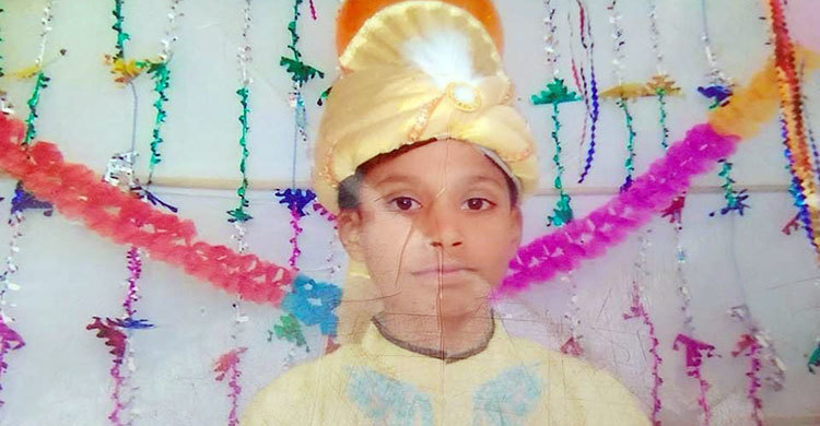 ৫০ হাজার টাকা দিবি, না হয় তোর ছেলেকে মেরে ফেলব