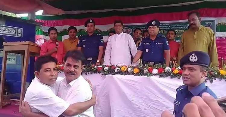 ৩৮ বছরের বিরোধ মেটালেন সাবেক ও বর্তমান ইউপি চেয়ারম্যান