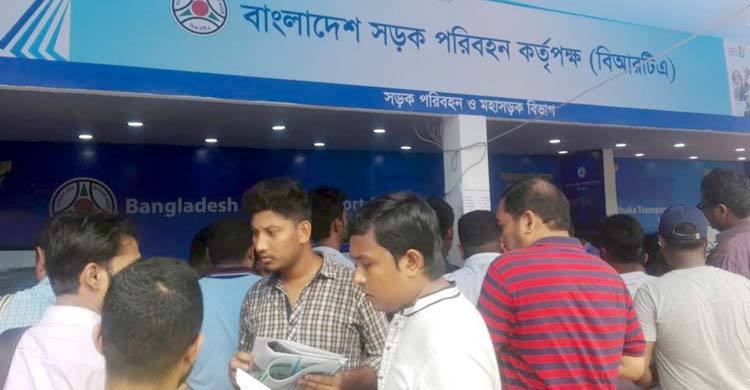 ড্রাইভিং লাইসেন্স-পাসপোর্ট পেতে বেশি ভিড় উন্নয়ন মেলায়