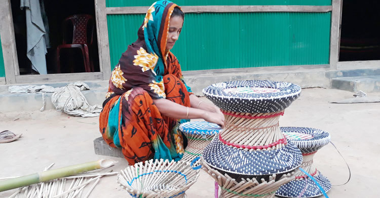 মোড়ায় বদলেছে জীবন