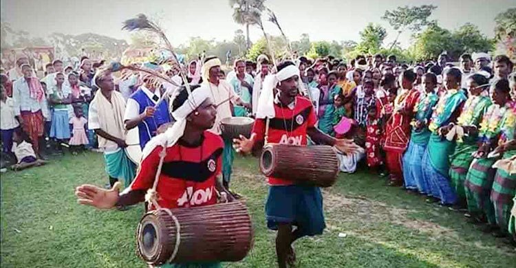 ক্ষুদ্র নৃগোষ্ঠীদের কারাম উৎসব