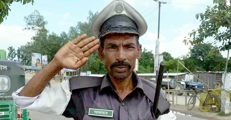 ২০ বছর ধরে ট্রাফিক কন্ট্রোল করা সেই আজাহার পাচ্ছেন বাড়ি
