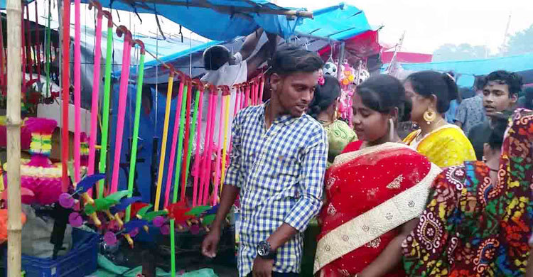 আত্রাই নদীতে মিলন মেলা