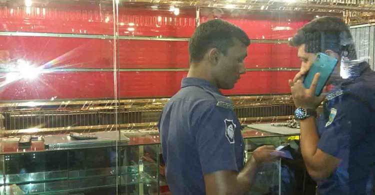 পুরনো তালা ভেঙে নিজের তালা লাগিয়ে দিয়ে গেল চোর