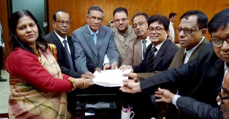 নড়াইলে মাশরাফির মনোনয়নপত্র জমা