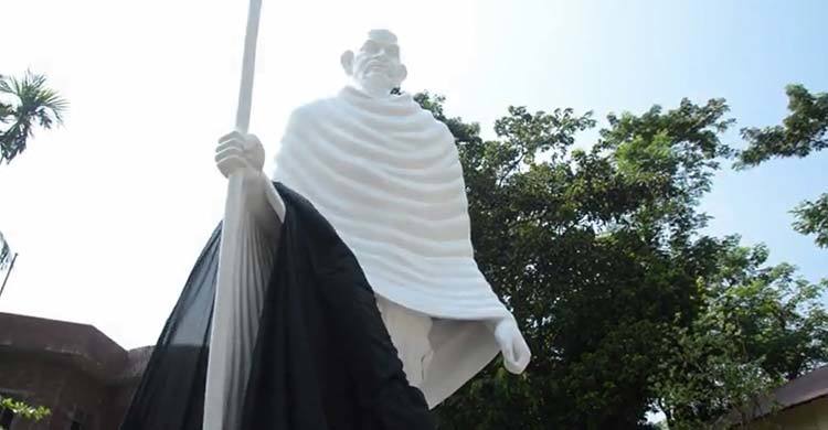 নোয়াখালীতে উন্মোচন হলো দেশের বৃহত্তম গান্ধী ভাস্কর্য