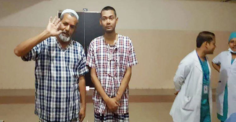 নিজের কিডনি দিয়ে ছেলের জীবন বাঁচালেন বাবা