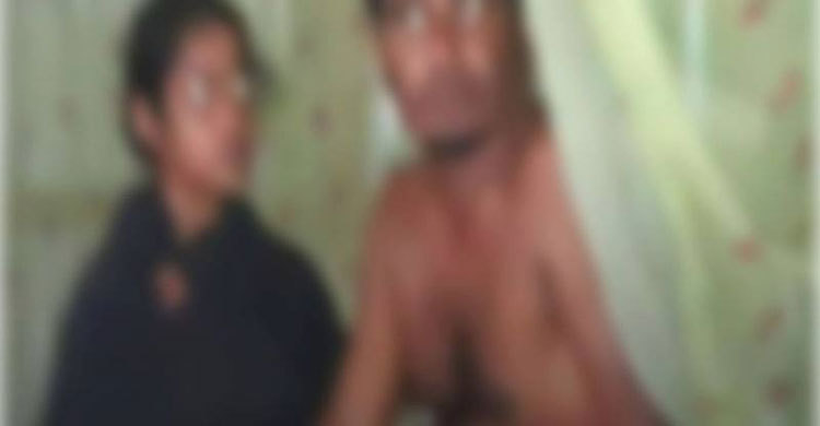 ডাক্তারকে দেখে রাগ করে চলে গেলেন কাজি