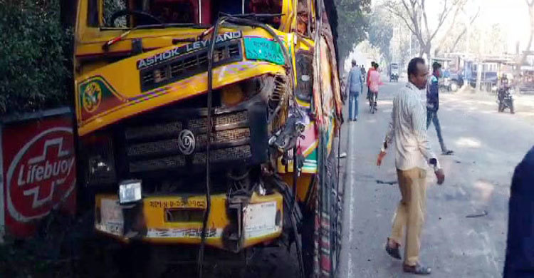পাবনায় ট্রাক উল্টে ৩ শ্রমিক নিহত