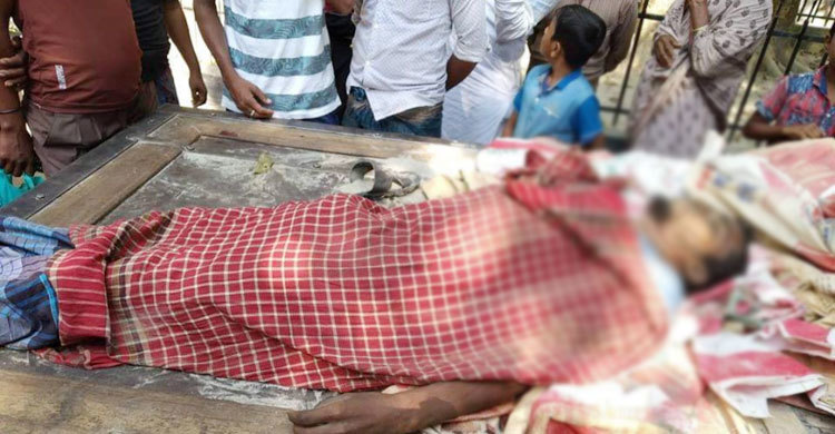 গাছের সঙ্গে টমটমের ধাক্কায় প্রাণ গেল ২ জনের