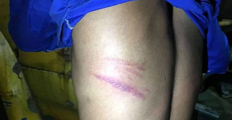 ৩ কর্মীকে তুলে নিয়ে পেটালেন ছাত্রলীগ নেতা