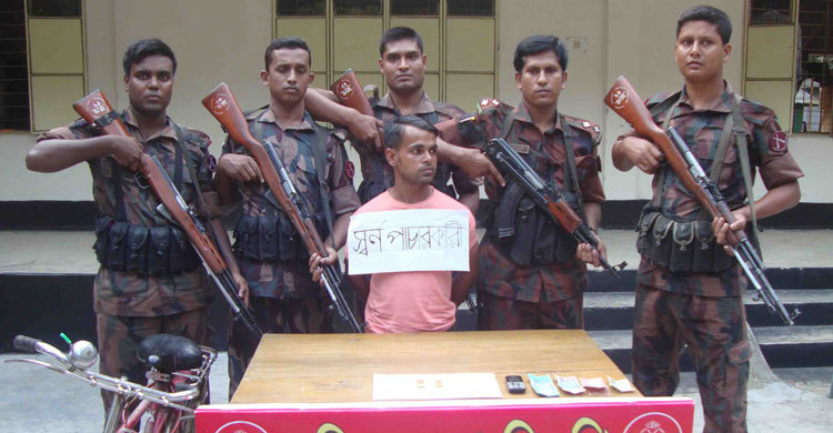 আখাউড়ায় ২৫ ভরি স্বর্ণসহ যুবক আটক