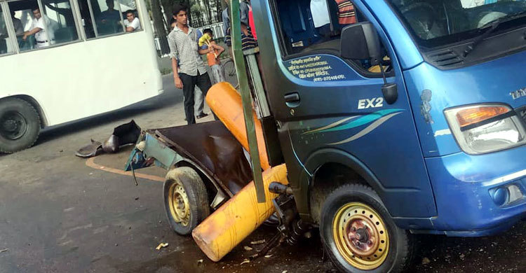 সিলিন্ডার বিস্ফোরণে আহতরা ঢামেকে ভর্তি